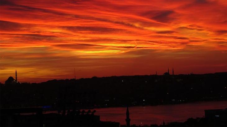 İstanbul’da kartpostallık manzara! Vatandaşlar telefona sarıldı
