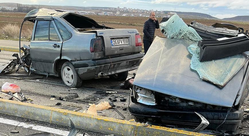 Eskişehir’de feci kaza! İkiye bölünen araçta can verdi