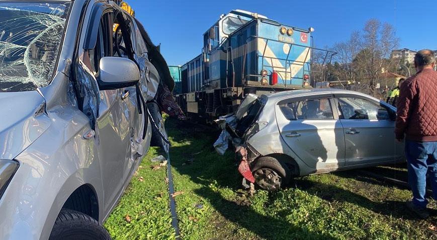 Bir aile dehşeti yaşadı! Tren, otomobili 30 metre sürükledi