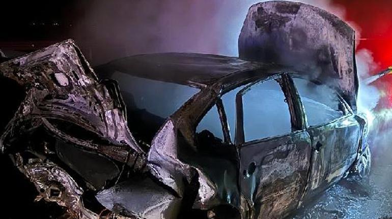 Bursa’da 2 otomobil çarpıştı! Otomobilin biri alev alev yandı