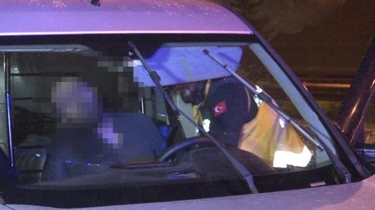 İstanbul’da park halindeki araçta erkek cesedi bulundu