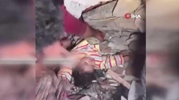 Gazze’li bebeğin mucize kurtuluşu! Enkaz altından sağ kurtuldu