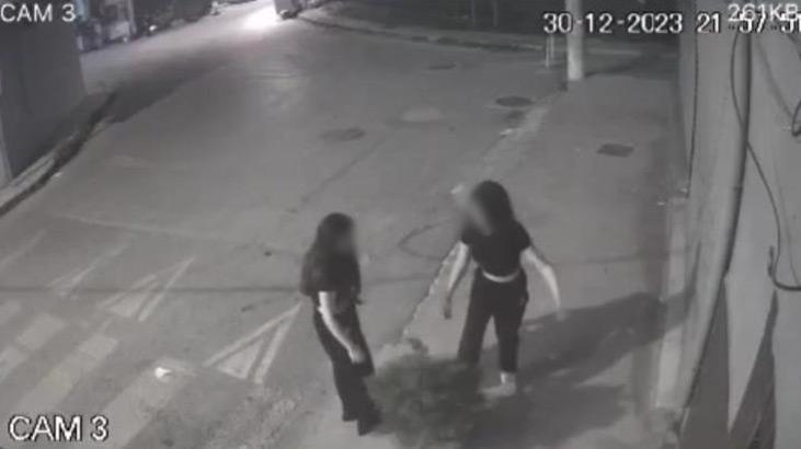 İzmir’de 2 genç kızın yaptıklarına kimse anlam veremedi