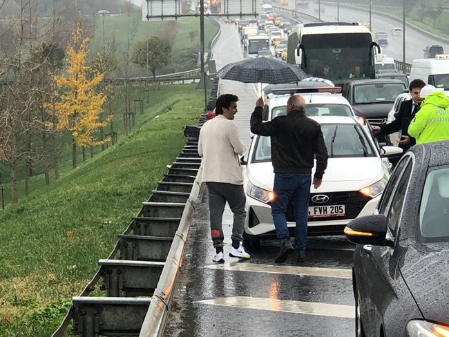 İstanbul'da 10 milyonluk aracıyla kaza yaptı! Yara almadan kurtuldu