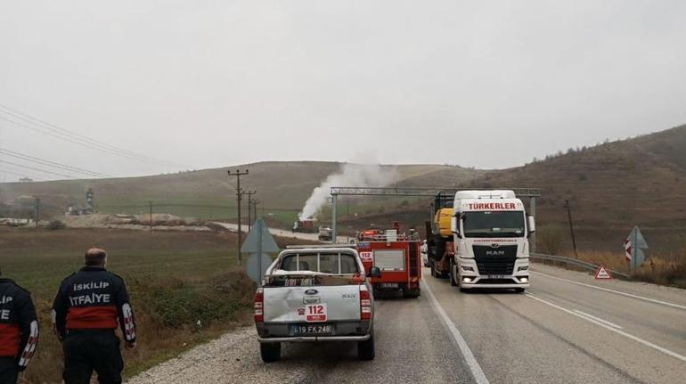 Tüp yüklü kamyon büyük paniğe neden oldu! Ekipler geldi yol trafiğe kapatıldı