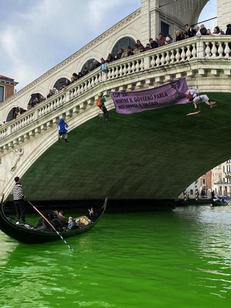Venedik’teki Büyük Kanal’ı yeşile boyadılar! 'Artık yeter'