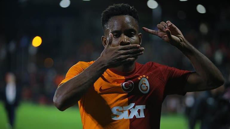 Galatasaray'da Bakambu'dan taraftara yanıt: Fedakarlık yapmaya hazırım