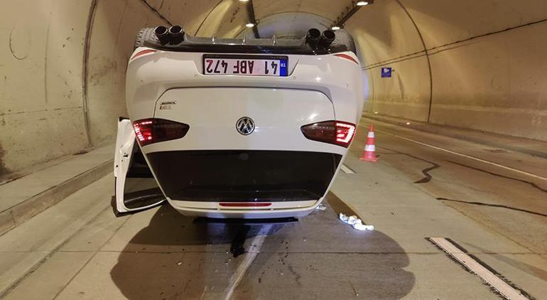 Beşiktaş'ta sürücüsünün hakimiyetini kaybettiği otomobil devrildi