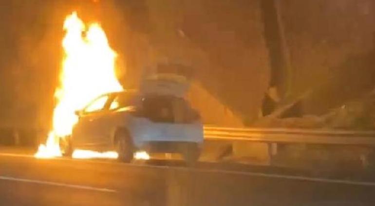 FSM Köprüsü'nde otomobil alev alev yandı