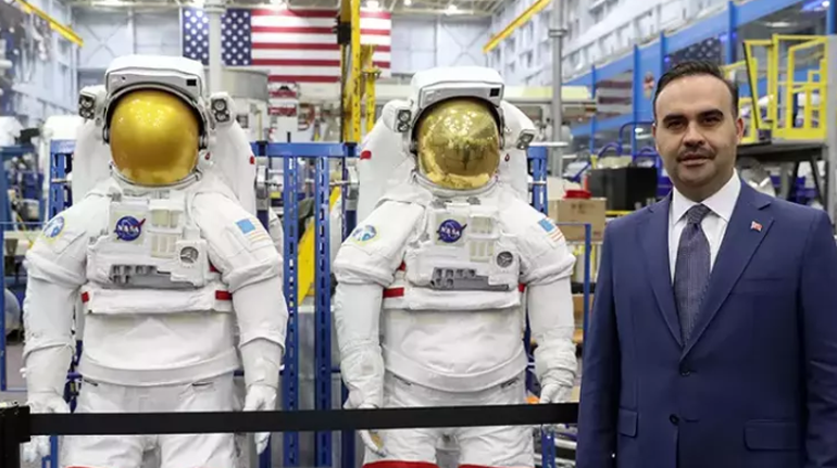Bakan Kacır NASA'nın uzay merkezini ziyaret etti