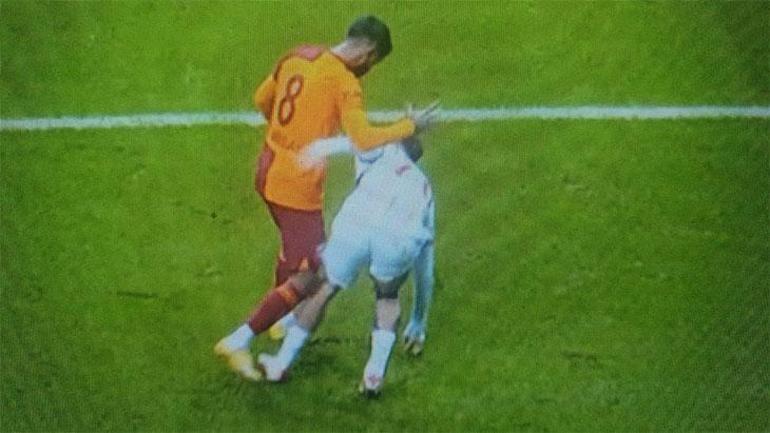 Galatasaray maçında tartışma yaratan pozisyon! Eski hakemler açıkladı: Penaltı verilmeliydi