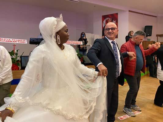 Her şey iş için gittiği Mali'de yediği ceza ile başladı! Rize'ye Afrikalı gelin