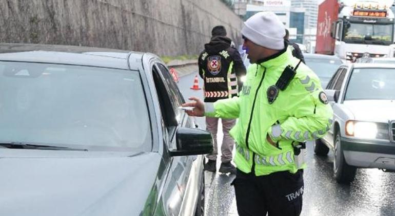 Polis affetmedi! İstanbul'da bu sürücülere ceza yağdı