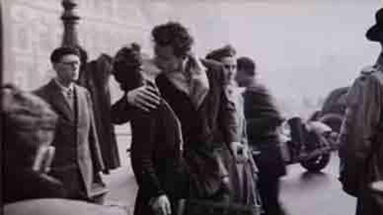 Paris'le özdeşleşen ikonik öpücük fotoğrafının kahramanlarından Francoise Bornet hayatını kaybetti