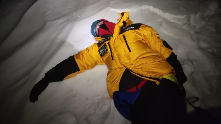 Ağrı Dağı'nda kaza! Ukraynalı dağcı, 30 metreden düştü