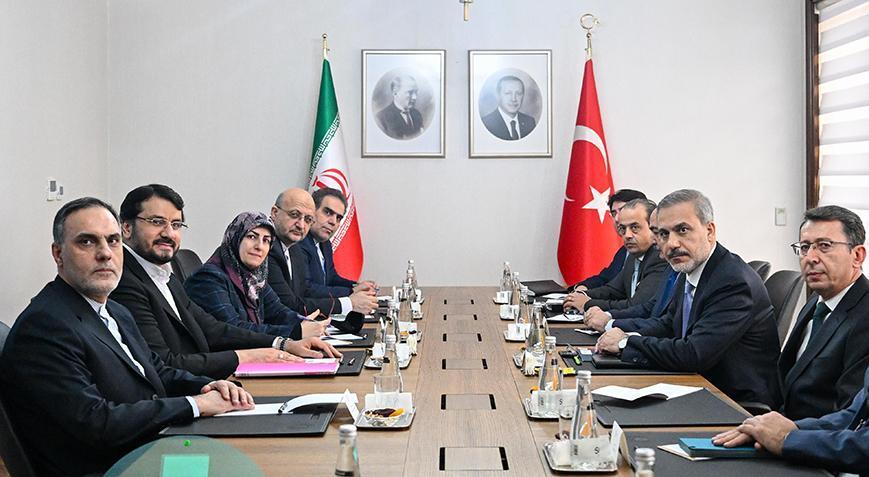 Bakan Fidan, İranlı Bakan Bezrpaş ile görüştü