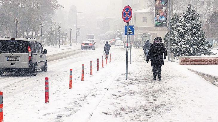 Kara kış zorluyor, bazı kentlerde eğitime ara