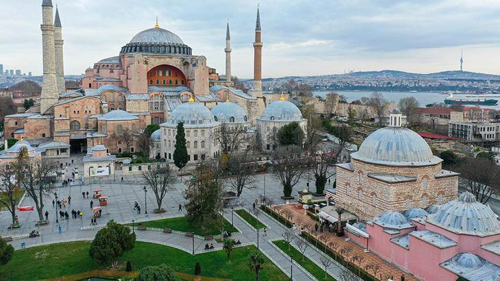 Yabancı turistlerin Ayasofya’ya girişi ücretli oldu: İşte yeni fiyatı