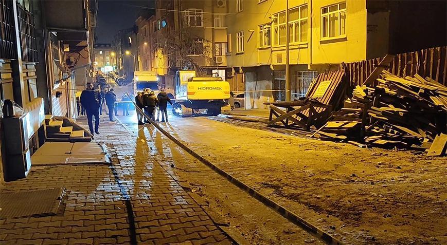 Gaziosmanpaşa’da inşaat temelinde toprak kayması! Ekipler 2 binayı tahliye etti