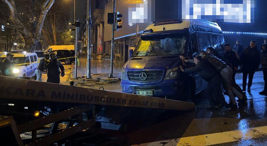 Otomobil yolcu minibüsüne çarptı! 11 yaralı var