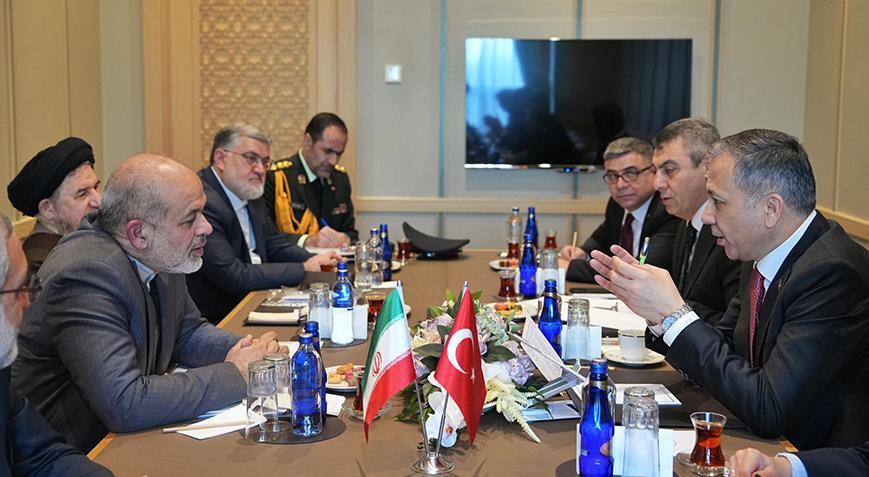 Bakan Yerlikaya, İranlı mevkidaşı ile bir araya geldi