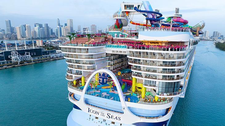 ‘Icon of the Seas’ demir aldı! Dünyanın en büyük yolcu gemisi, rüya gibi bir seyahate yelken açtı