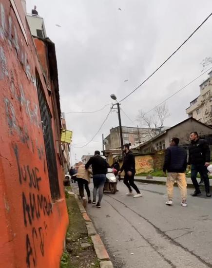 İstanbul'da 'araç benim' kavgası! Tornavidayla birbirlerine saldırdılar