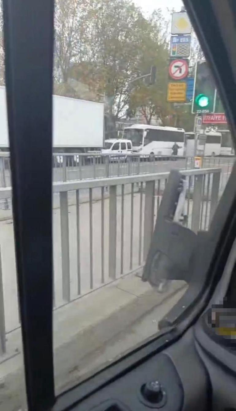 İstanbul'da trafikte şok görüntü! Tek yumrukla aynayı indirdi