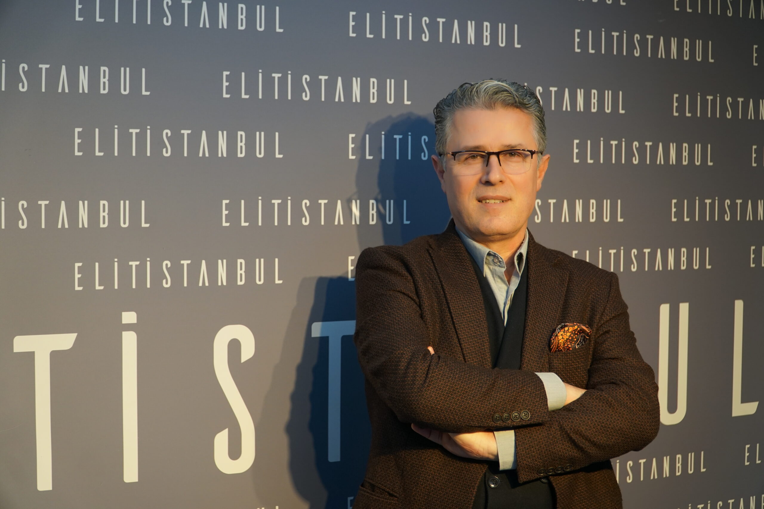 Gurbet Altay’a yılın pozitif eğitimcisi ödülü…
