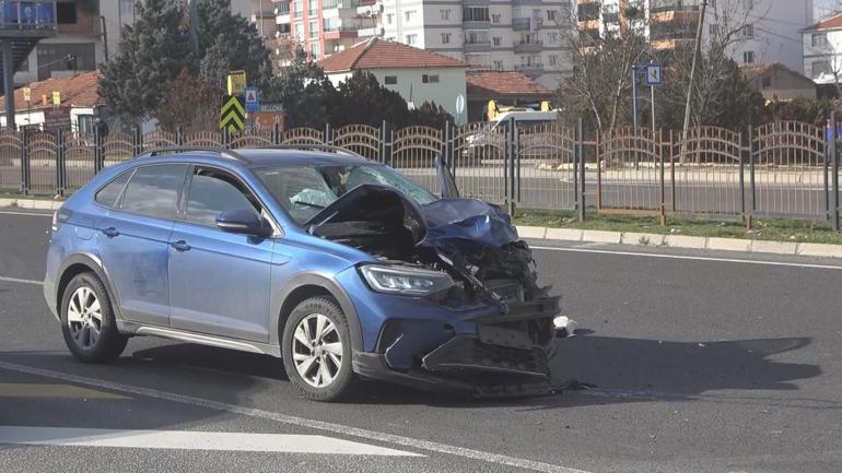 Ankara'da üst gecidi kullanmayan aileye araç çarptı: 3 ölü,