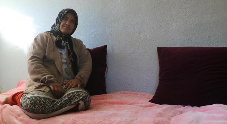 Depremde 2 kardeşi ile birlikle ölen Taha Duymaz'ın annesi: 'Mutfağında yatıyorum'