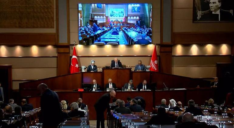 CHP'li üye İBB Meclis Toplantısında partisini eleştirdi