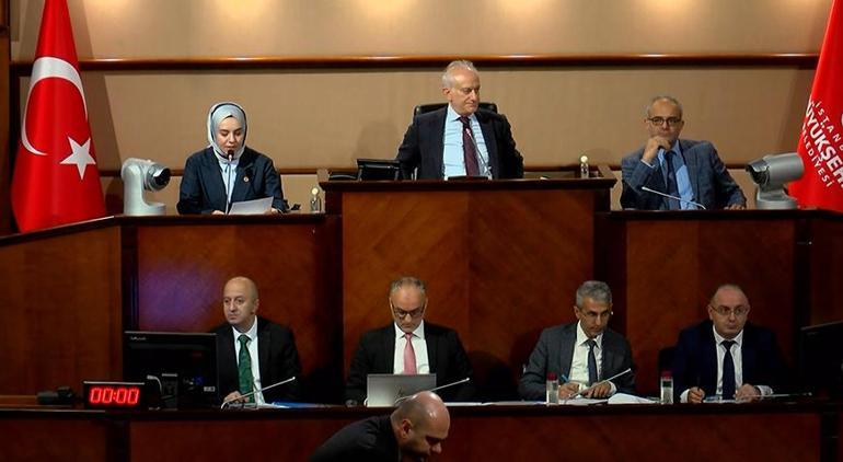 CHP'li üye İBB Meclis Toplantısında partisini eleştirdi