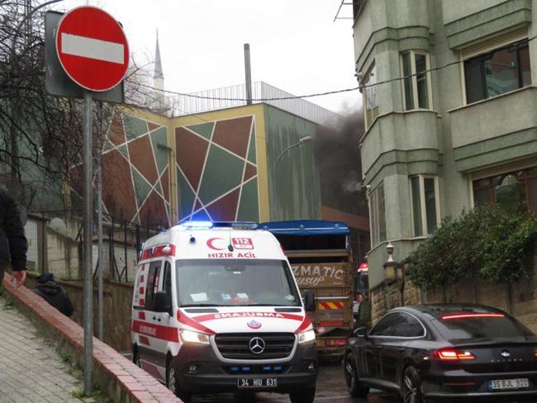 Üsküdar'da 4 katlı otoparkta yangın! Çok sayıda ekip sevk edildi
