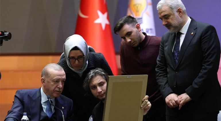 Cumhurbaşkanı Erdoğan'dan AK Parti İl Başkanlığı'na taziye ziyareti