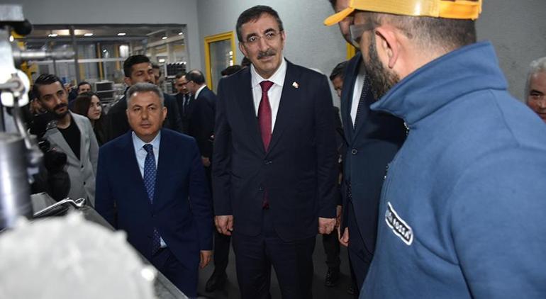 Cumhurbaşkanı Yardımcısı Cevdet Yılmaz İzmir Valiliği'ni ziyaret etti