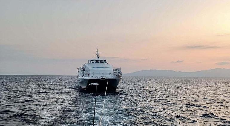Bodrum'da arızalanan feribotu Kıyı Emniyeti kurtardı