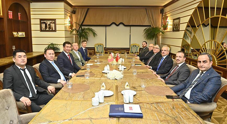 Bakan Uraloğlu, Kırgızistanlı mevkidaşı ile bir araya geldi