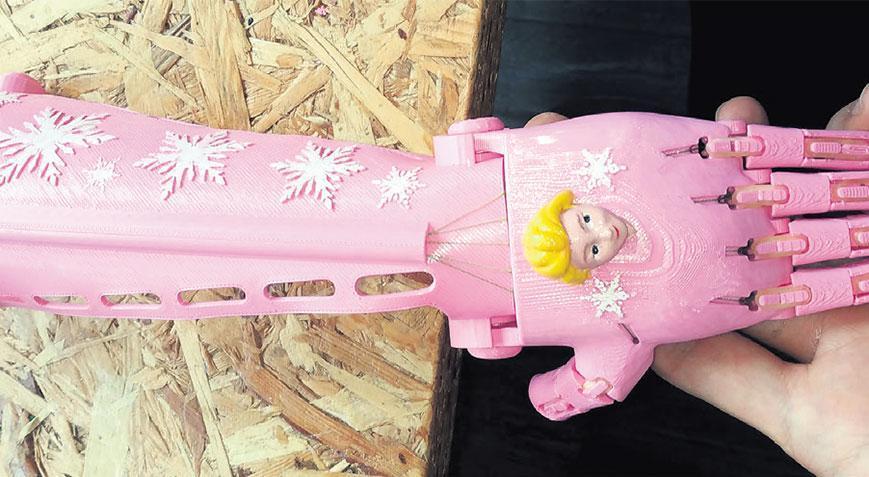 Depremzedeye ‘prenses eli’