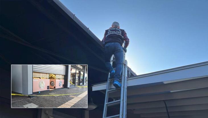 AVM’de akılalmaz olay! Çatıdan girip altınları çaldılar