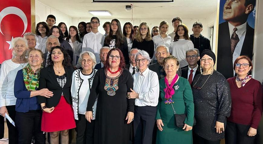 60 yaş üstü 36 öğrenci karnelerini aldı