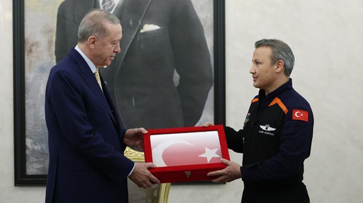 Cumhurbaşkanı Erdoğan, Alper Gezeravcı’yı kabul etti