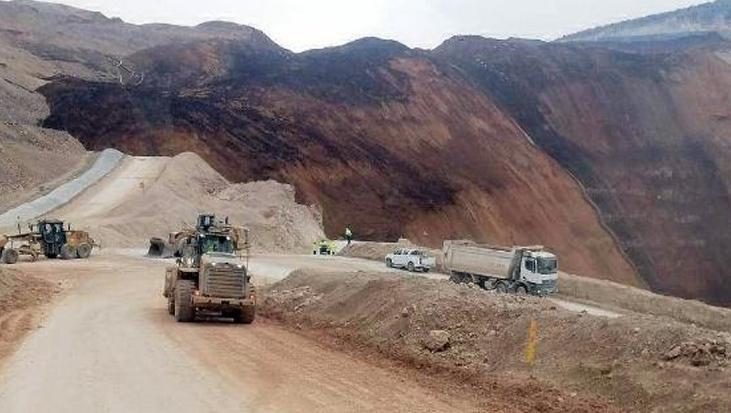 Son dakika: Erzincan’da altın madeninde toprak kayması! Göçük altında işçiler var