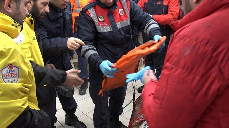 Batan Batuhan A gemisinden geriye kalanlar sahile vurdu