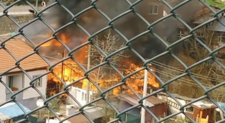 Kocaeli’nde yangın faciası! Baba ve oğlunun evleri kül oldu