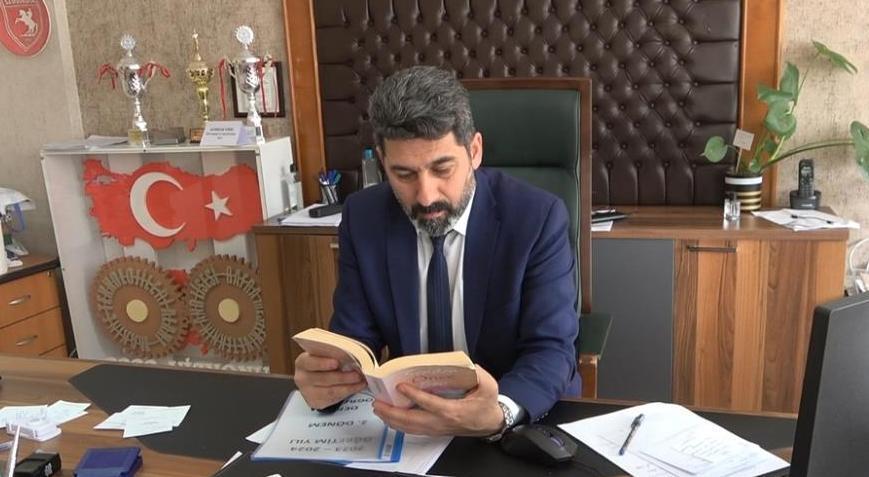 Okul müdürü 12 üniversite bitirdi, 4 üniversite okuyor! Hedefi Guinness’e girmek