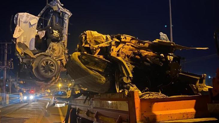 Beton direğe çarpan otomobil hurdaya döndü! 1 ağır yaralı