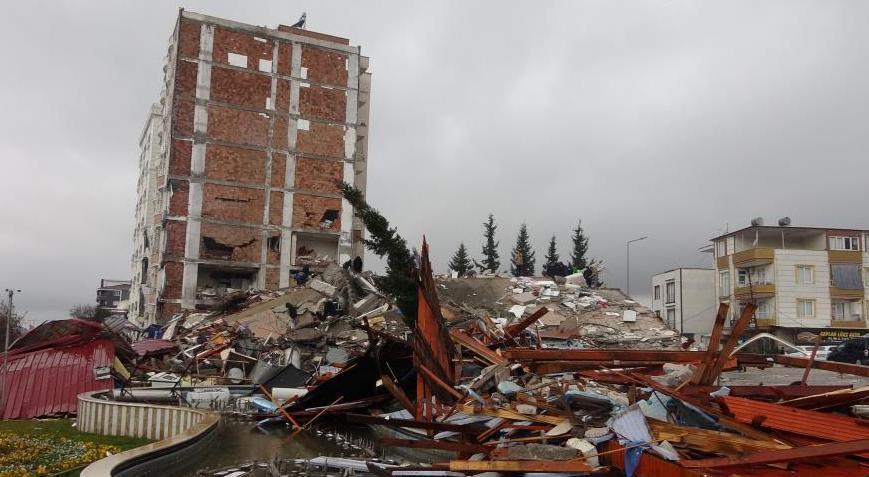 Zümrüt Apartmanı 37 kişiye mezar oldu! İlk duruşmada şok savunma