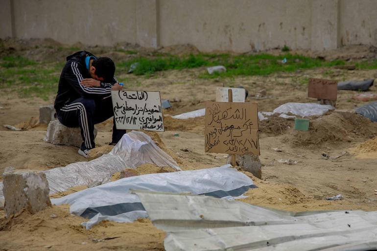 'Güzel olan her şey yok edildi': Filistinliler paramparça olmuş bir şehrin yasını tutuyor