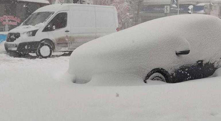 Ardahan’da son 55 yılın en yoğun kar yağışı! Okular tatil edildi